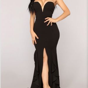 Long back strapless dress with high split.